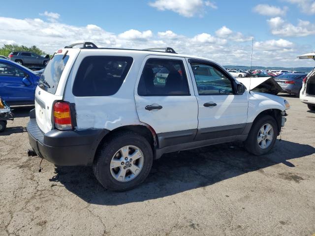 1FMYU93145KB84768 - 2005 FORD ESCAPE XLT WHITE photo 3