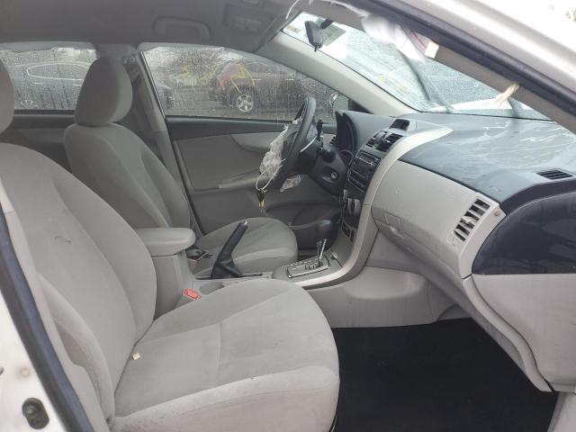 2T1BU4EEXCC766059 - 2012 TOYOTA COROLLA BASE WHITE photo 5