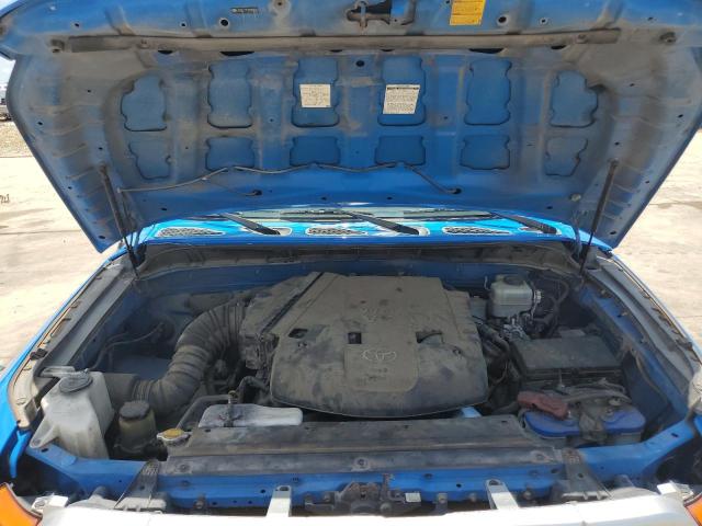 JTEBU11F770055363 - 2007 TOYOTA FJ CRUISER BLUE photo 12