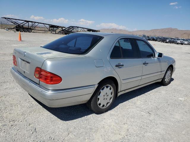 WDBJF65F0WA604233 - 1998 MERCEDES-BENZ E 320 SILVER photo 3