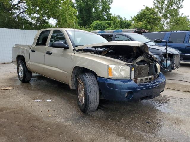 1D7HE48N45S267011 - 2005 DODGE DAKOTA QUAD SLT GOLD photo 4