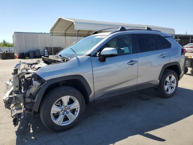 2T3W1RFV0LC044970 - 2020 TOYOTA RAV4 XLE SILVER photo 1