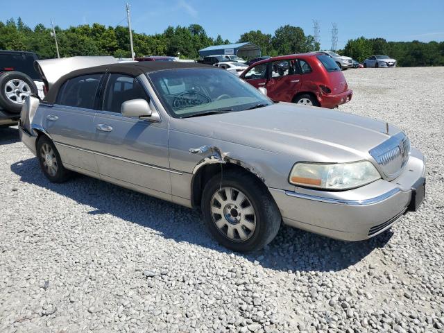 1LNHM81WX3Y636175 - 2003 LINCOLN TOWN CAR EXECUTIVE Beige Foto 4