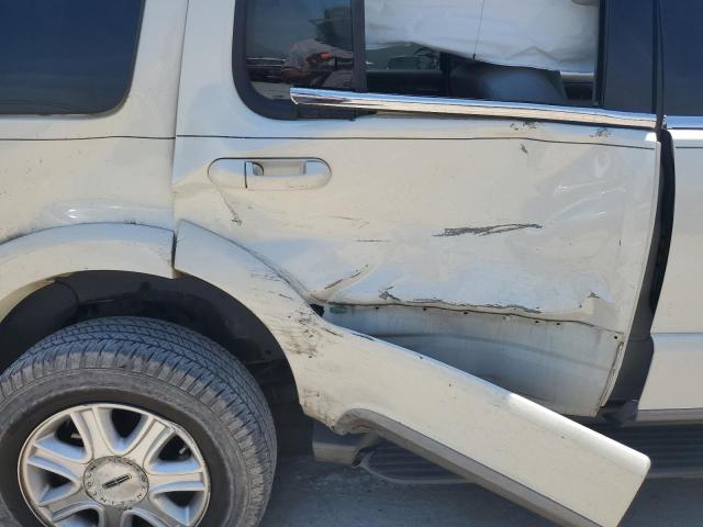 5LMEU88H44ZJ22454 - 2004 LINCOLN AVIATOR თეთრი ფოტო 11