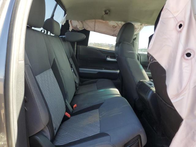 5TFUW5F15HX619001 - 2017 TOYOTA TUNDRA DOUBLE CAB SR/SR5 GRAY photo 10