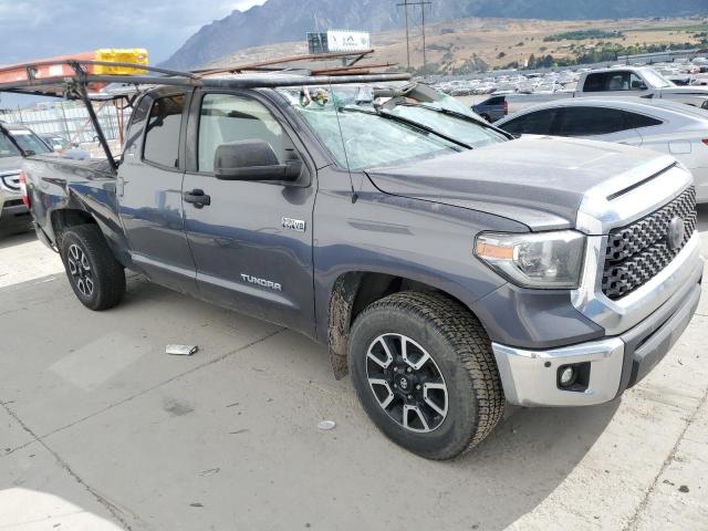 5TFUY5F16JX712254 - 2018 TOYOTA TUNDRA DOUBLE CAB SR/SR5 GRAY photo 4