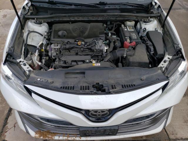 4T1B11HK0JU007554 - 2018 TOYOTA CAMRY L WHITE photo 11