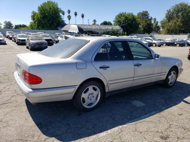 WDBJF72F2VA359069 - 1997 MERCEDES-BENZ E 420 SILVER photo 3