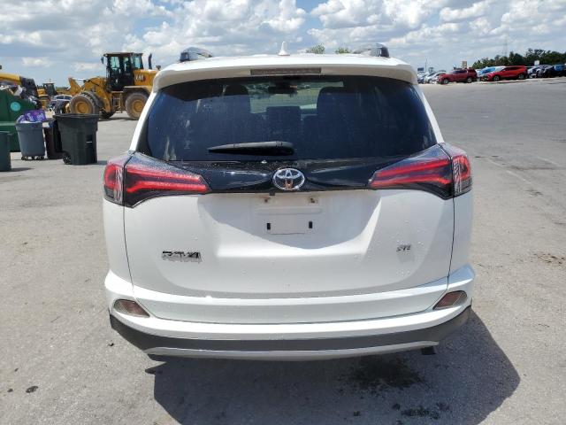 JTMNFREV1JJ188875 - 2018 TOYOTA RAV4 SE WHITE photo 6