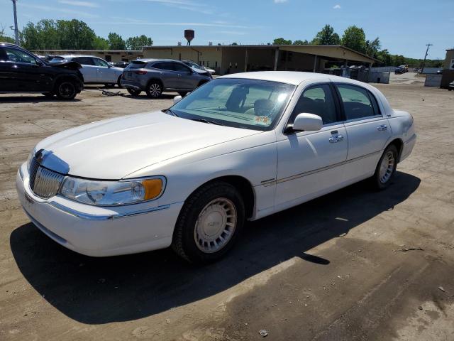 1LNHM81W91Y676227 - 2001 LINCOLN TOWN CAR EXECUTIVE WHITE photo 1