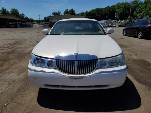 1LNHM81W91Y676227 - 2001 LINCOLN TOWN CAR EXECUTIVE WHITE photo 5