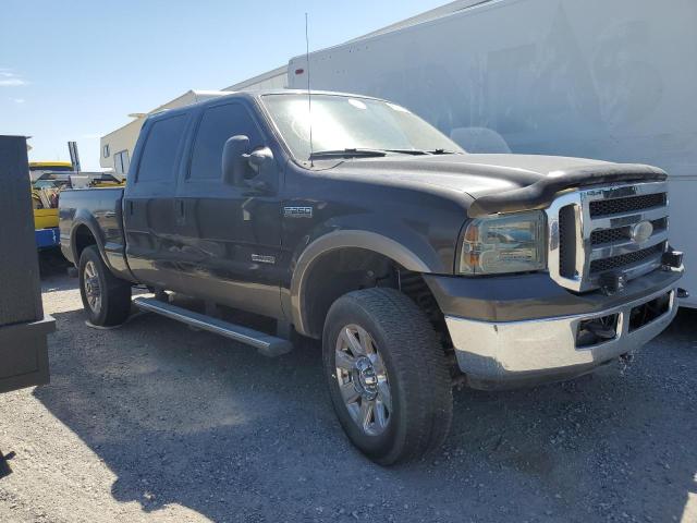 1FTSW21P85EC67296 - 2005 FORD F250 SUPER DUTY BLACK photo 4