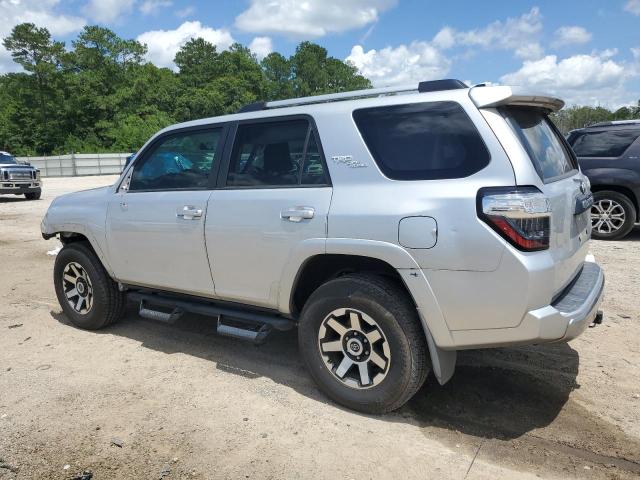 JTEBU5JR4J5602620 - 2018 TOYOTA 4RUNNER SR5/SR5 PREMIUM SILVER photo 2