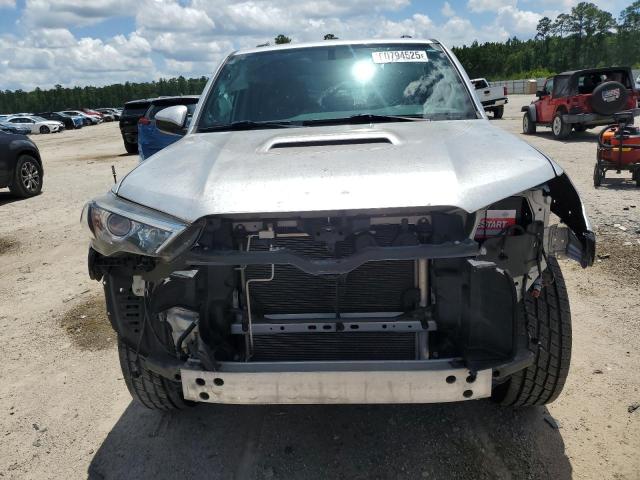 JTEBU5JR4J5602620 - 2018 TOYOTA 4RUNNER SR5/SR5 PREMIUM SILVER photo 5