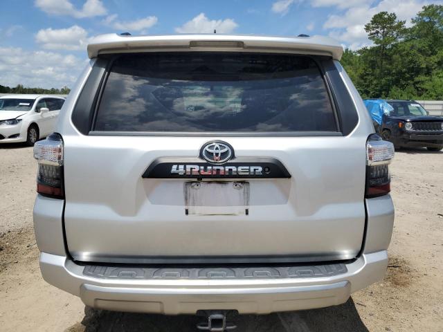 JTEBU5JR4J5602620 - 2018 TOYOTA 4RUNNER SR5/SR5 PREMIUM SILVER photo 6