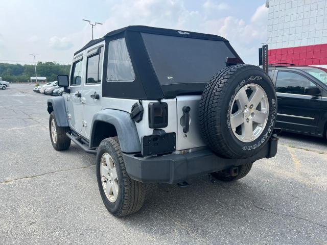 1J4HA3H16BL500982 - 2011 JEEP WRANGLER U SPORT فضي صورة 3