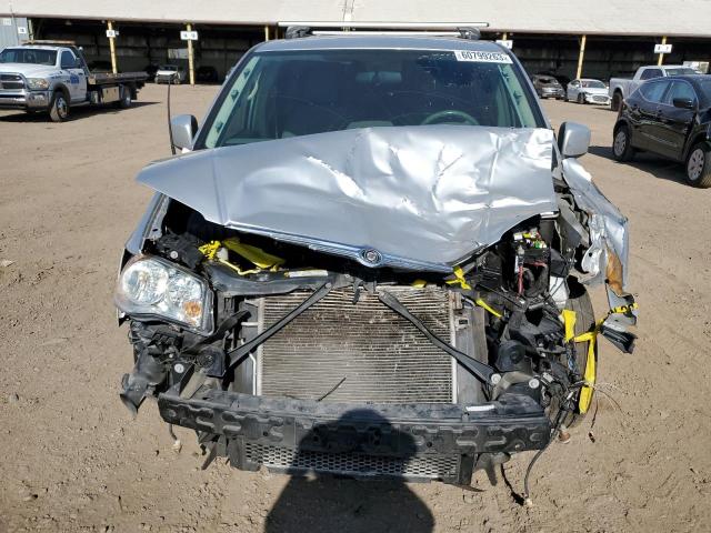 2A4RR5D14AR278639 - 2010 CHRYSLER TOWN & COU TOURING SILVER photo 5