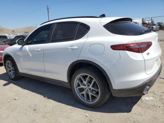 ZASFAKPN2J7B82241 - 2018 ALFA ROMEO STELVIO SPORT Weiß Foto 2
