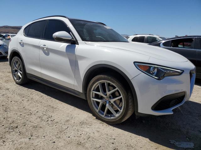 ZASFAKPN2J7B82241 - 2018 ALFA ROMEO STELVIO SPORT Weiß Foto 4