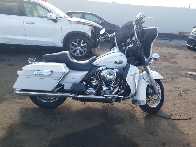 1HD1FC4198Y678605 - 2008 HARLEY-DAVIDSON FLHTCUI 白色 照片 1