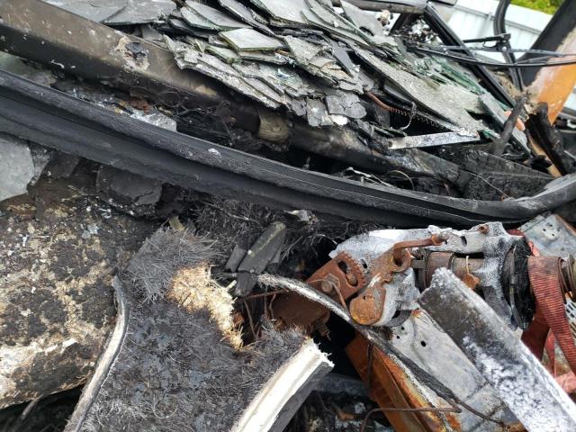 1RF22454222020093 - 2002 ROADMASTER RAIL RAISED RAI BEIGE photo 8