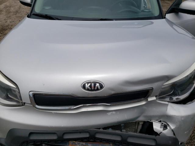 KNDJN2A27F7802353 - 2015 KIA SOUL SILVER photo 11