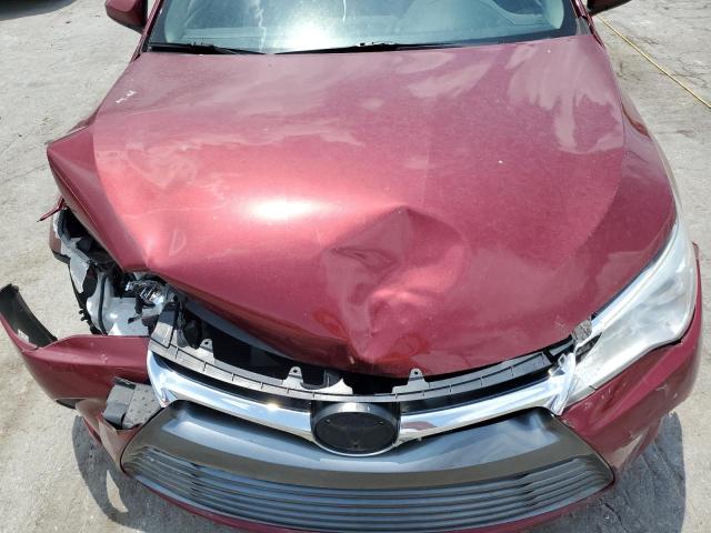 4T1BF1FK1HU711776 - 2017 TOYOTA CAMRY LE RED photo 11
