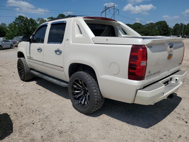 3GNTKGE75CG106862 - 2012 CHEVROLET AVALANCHE LTZ WHITE photo 2