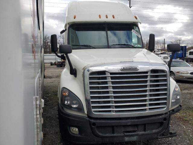 2016 FREIGHTLINER CASCADIA 1, null