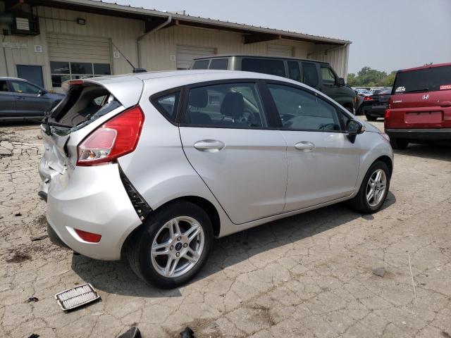 3FADP4EJ8JM103211 - 2018 FORD FIESTA SE SILVER photo 3