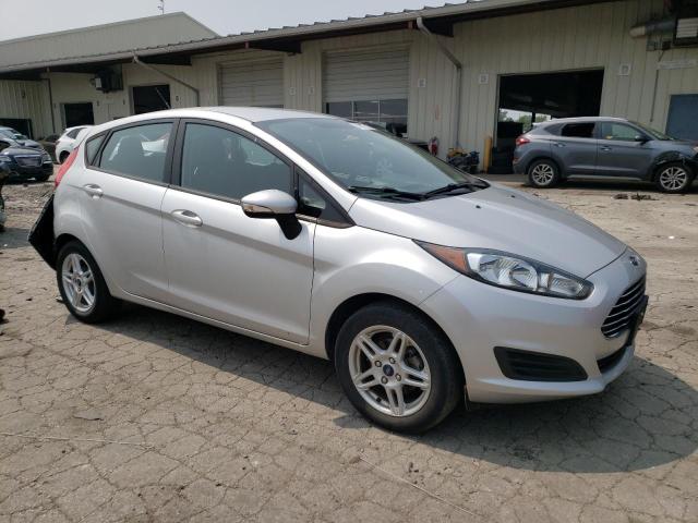 3FADP4EJ8JM103211 - 2018 FORD FIESTA SE SILVER photo 4