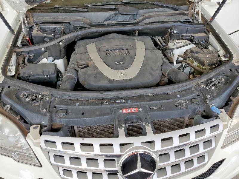 4JGBB8GB3BA683961 - 2011 MERCEDES-BENZ ML 350 4MATIC WHITE photo 12