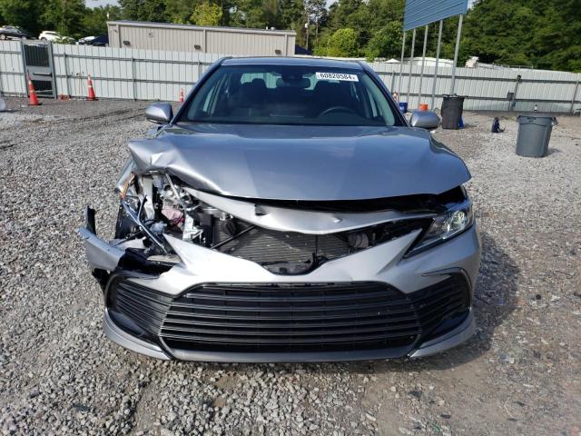 4T1R11AK6RU906682 - 2024 TOYOTA CAMRY LE SILVER photo 5