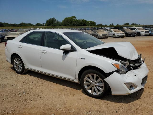 4T1BD1FK8DU076877 - 2013 TOYOTA CAMRY HYBRID WHITE photo 4