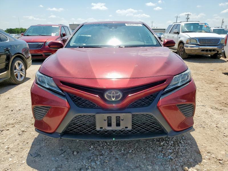4T1B11HK3JU620137 - 2018 TOYOTA CAMRY L Qırmızı foto 5