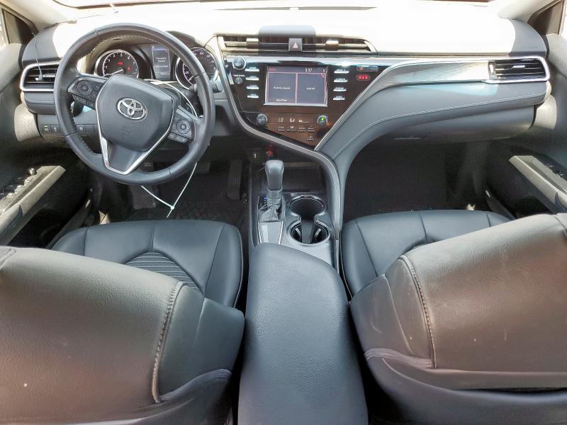 4T1B11HK3JU620137 - 2018 TOYOTA CAMRY L Qırmızı foto 8