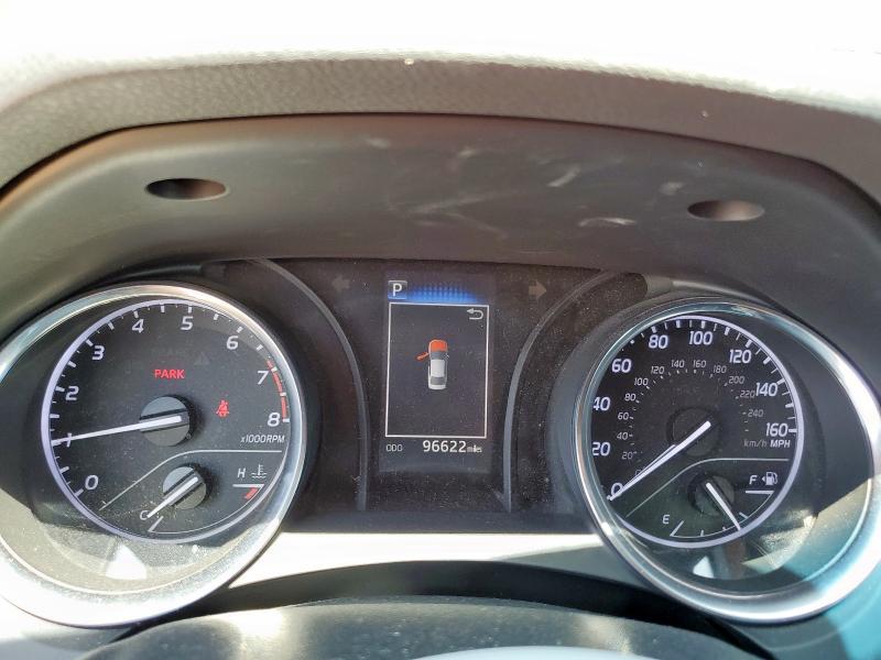 4T1B11HK3JU620137 - 2018 TOYOTA CAMRY L Qırmızı foto 9