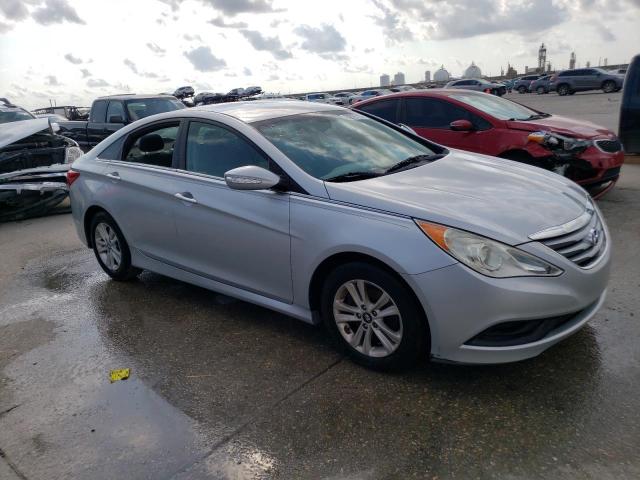 5NPEB4AC2EH838010 - 2014 HYUNDAI SONATA GLS SILVER photo 4