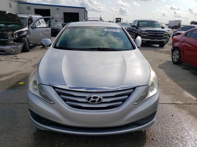 5NPEB4AC2EH838010 - 2014 HYUNDAI SONATA GLS SILVER photo 5