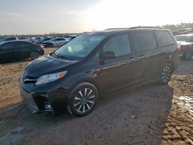 2019 TOYOTA SIENNA XLE, null