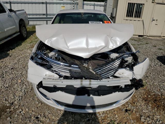 3LN6L2G97FR628417 - 2015 LINCOLN MKZ WHITE photo 5