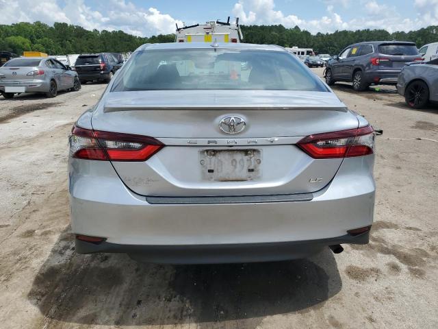 4T1C11AK2NU689230 - 2022 TOYOTA CAMRY LE SILVER photo 6