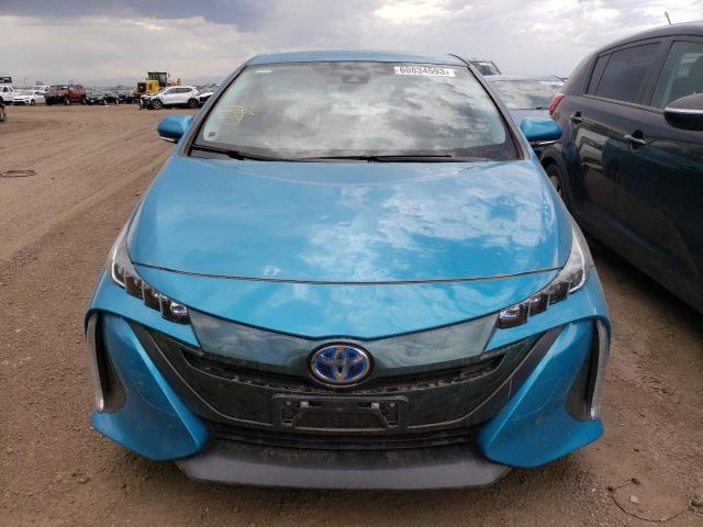 JTDKARFP9J3069963 - 2018 TOYOTA PRIUS PRIM ტურკოუსი ფოტო 5