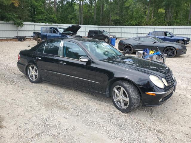 WDBUF70J95A665531 - 2005 MERCEDES-BENZ E 500 BLACK photo 4