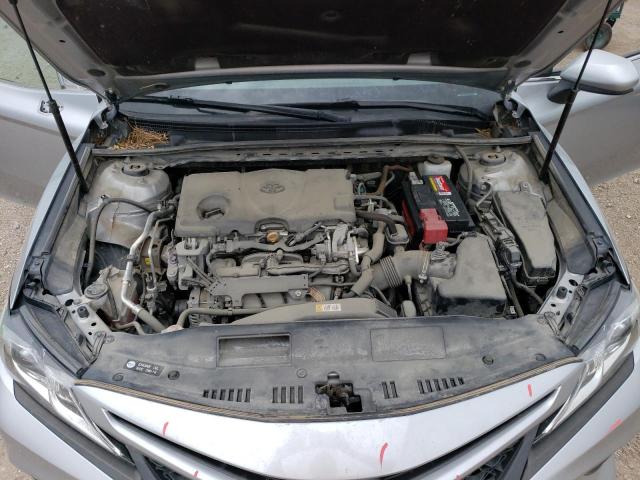 4T1B11HK6JU677741 - 2018 TOYOTA CAMRY L SILVER photo 11