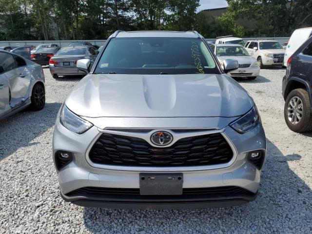 5TDGZRBH6MS114941 - 2021 TOYOTA HIGHLANDER XLE Silber Foto 5