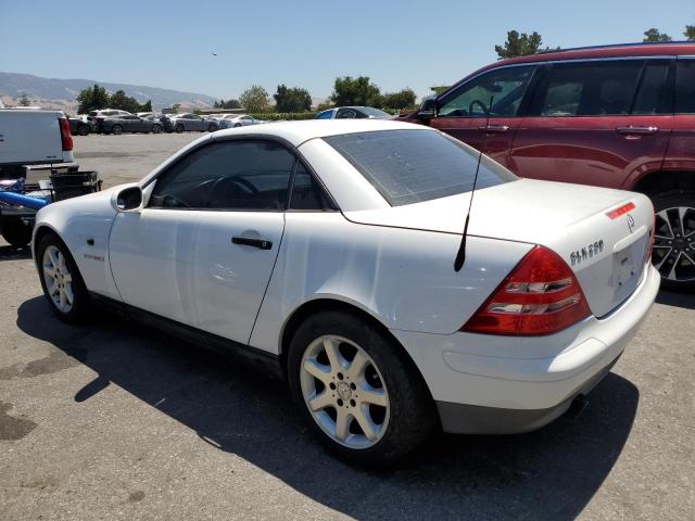 WDBKK47F7YF156564 - 2000 MERCEDES-BENZ SLK 230 KOMPRESSOR WHITE photo 2