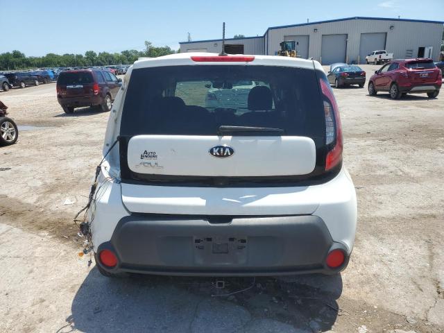 KNDJN2A25G7339193 - 2016 KIA SOUL WHITE photo 6