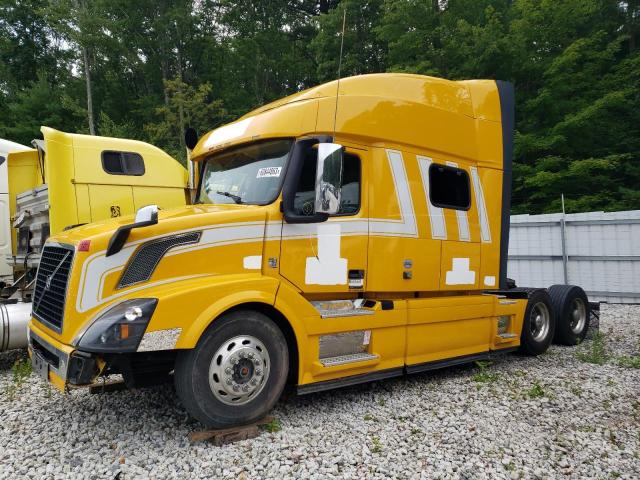 4V4N99EH6GN958964 - 2016 VOLVO VN VNL YELLOW photo 2