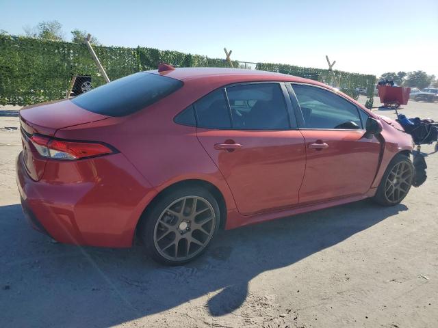 5YFEPRAEXLP049846 - 2020 TOYOTA COROLLA LE RED photo 3